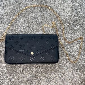 Black purse (fake)